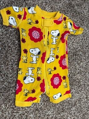 Hanna Andersson Yellow Snoopy & Woodstock Short-Sleeve Footie with Red Flowers